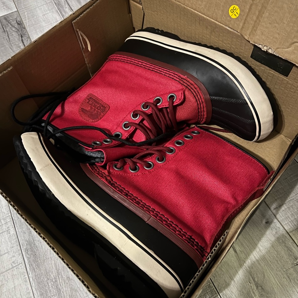 Woman’s Sorel waterproof boots - Picture 6 of 6